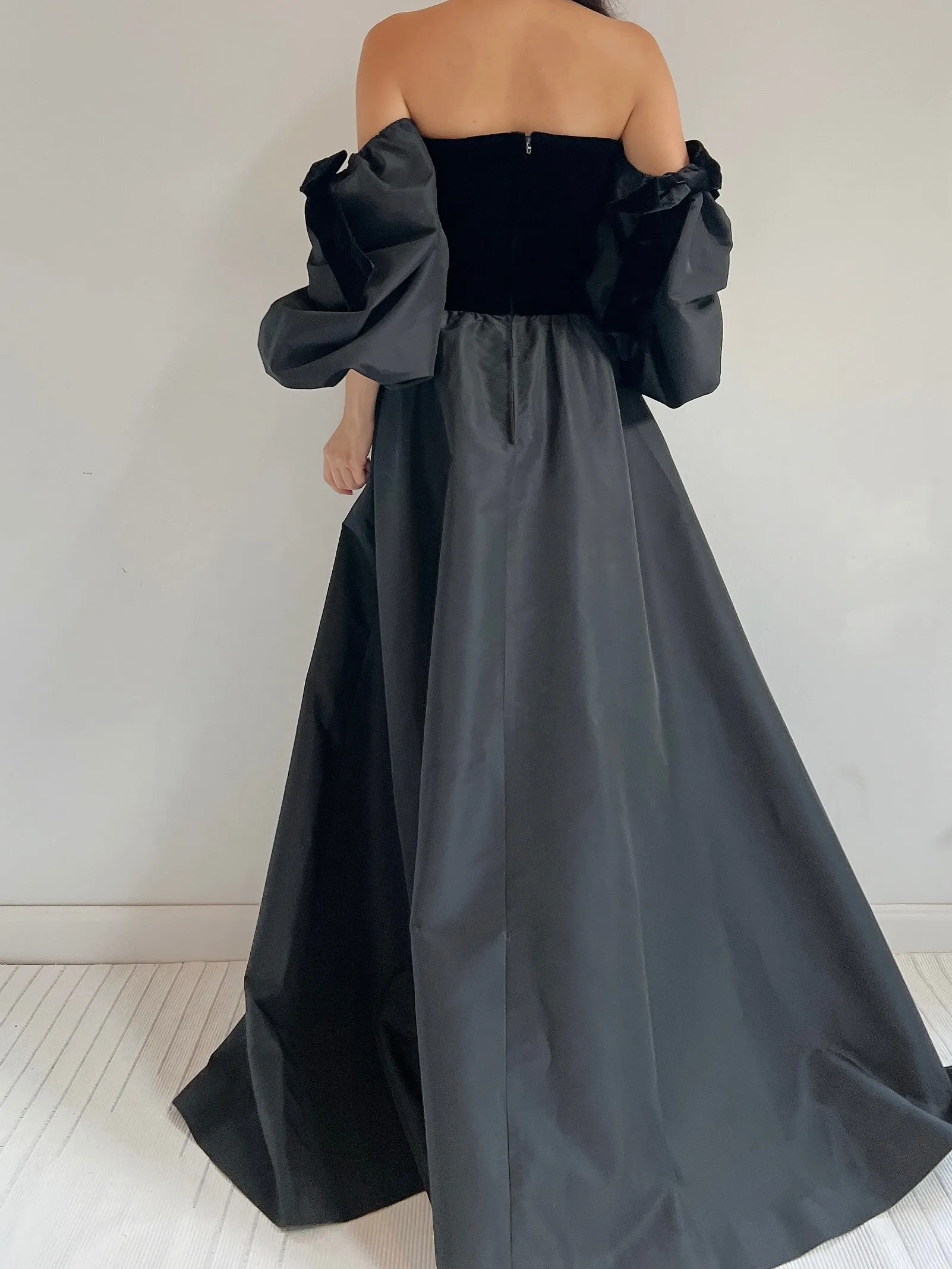 Vintage Victor Puff Sleeves Gown - S/M