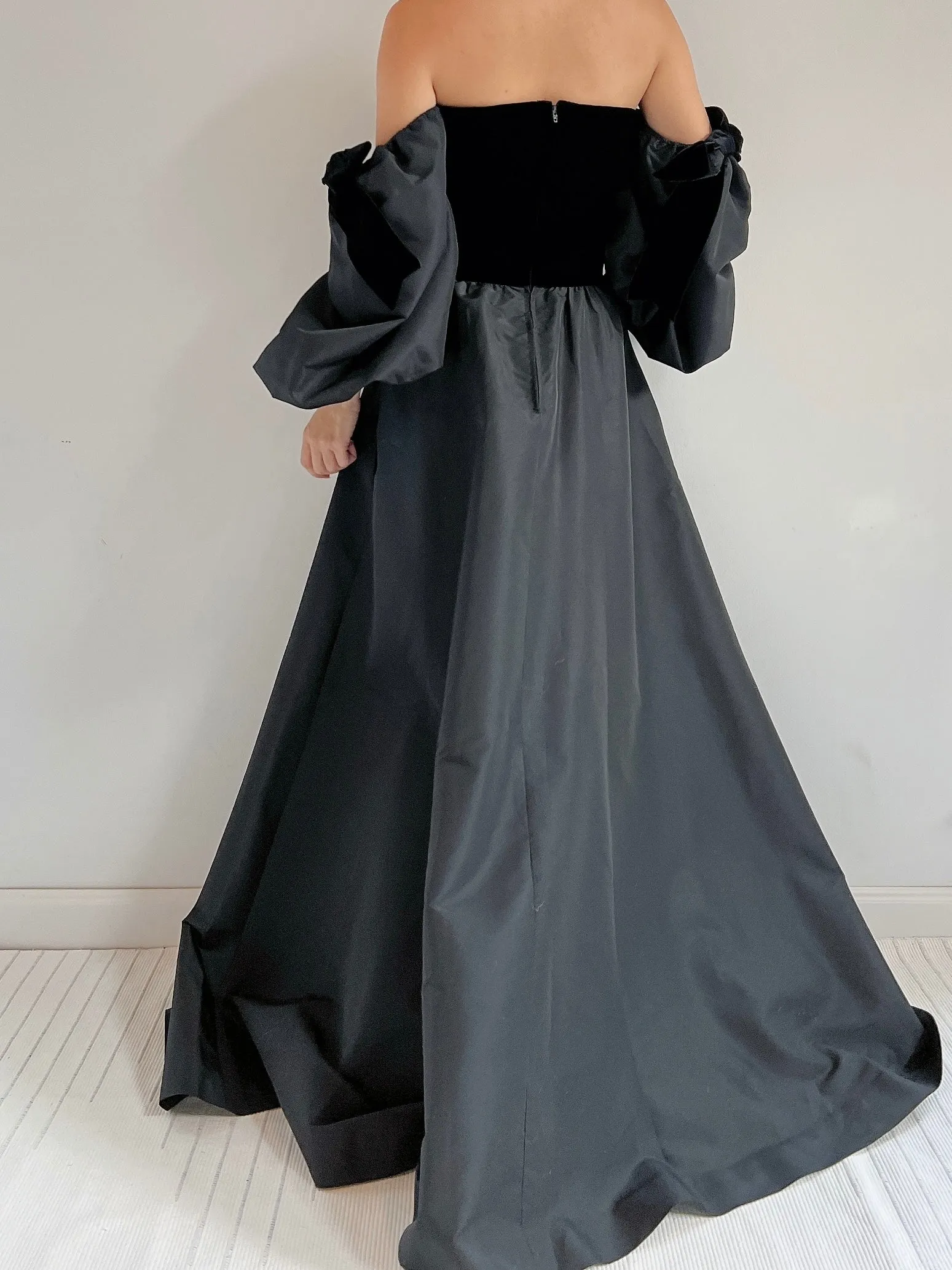 Vintage Victor Puff Sleeves Gown - S/M
